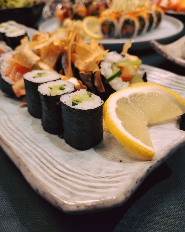 Trænger du også til at få skiftet stegen og sovsen ud? 🍣

#catchsushibar #sushi #nigiri #maki #foodporn #aalborg #bar #cocktails #cocktail #allyoucaneat #sushifestival #takeaway #food #yummy #delicious #giftcard #giveaway #gift #wine #wineanddine #new #newin #cocktails #vibes #catering #event #events #nytår
