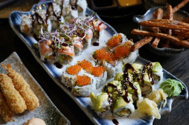 Gør onsdagen mere spændende 🍣

Hvis du heller ikke orker madlavningen i dag, så er vi klar til at gøre det for dig 🥟🍤

Vi har solidt udvalg af sushi og starters 😍

Go' dag 🌞

#catchsushibar #sushi #nigiri #maki #foodporn #aalborg #bar #cocktails #cocktail #allyoucaneat #sushifestival #takeaway #food #yummy #delicious #giftcard #giveaway #gift #wine #wineanddine #new #newin #cocktails #vibes #catering #event
