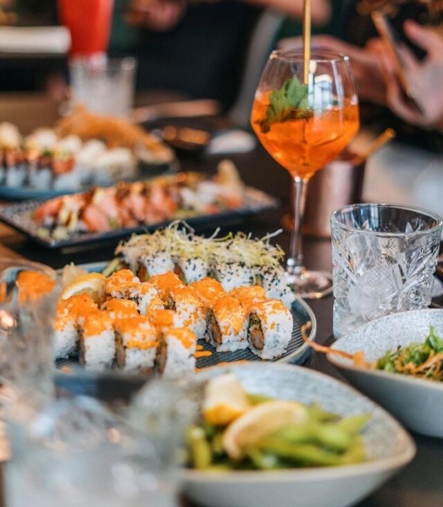 Bliver den uge kommende lidt for hård? 😁

Vi står klar til at sørge for at din start på ugen bliver perfekt! 😍

Med DINE favorit sushiruller og forfriskende cocktails, så findes der næsten ikke nogen bedre start 🍹🍤🍣

Hvem skal du skyde ugen i gang med? 😉

Forudbestil bord eller takeawway via linket i vores bio

Vi glæder os til at se jer! 😄

#catchsushibar #sushi #nigiri #maki #foodporn #aalborg #bar #cocktails #cocktail #allyoucaneat #sushifestival #takeaway #food #yummy #delicious #giftcard #giveaway #gift #wine #wineanddine #new #newin #cocktails #vibes #catering #event