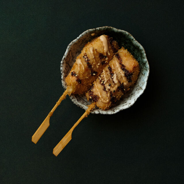 Knasende udenpå, saftigt indeni! Vores tempura laks sticks er en perfekt blanding af sprødhed og saftighed. 🐟🔥

#tempuralaks #sprødhedssensation #sushi #sushilovers #food #japanesefood  #foodie #sushilover #yummy #japan #japanese #sushibar #nigiri #delicious #restaurant #dinner #seafood #sushiday #foodie #catchsushibar #allyoucaneat